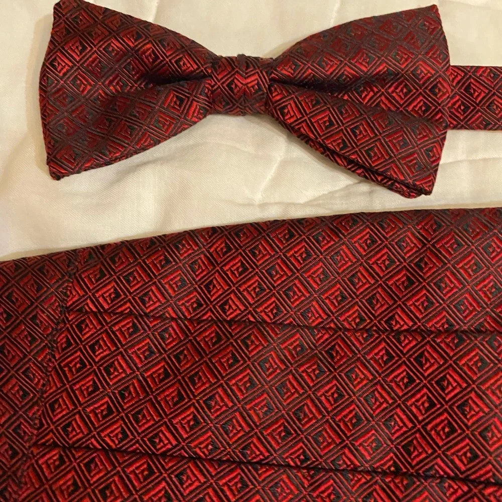 Set of 5 tie and cumber bun sets along with cuff links and buttons